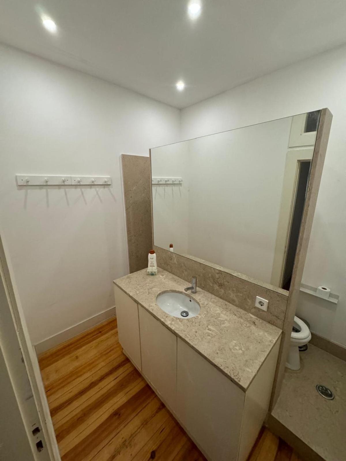 Pensao Neves Bed & Breakfast Lisbon Bagian luar foto